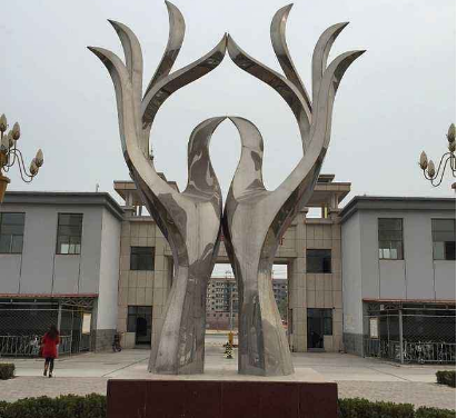 不銹鋼雕塑學(xué)校圖 不銹鋼雕塑學(xué)校圖